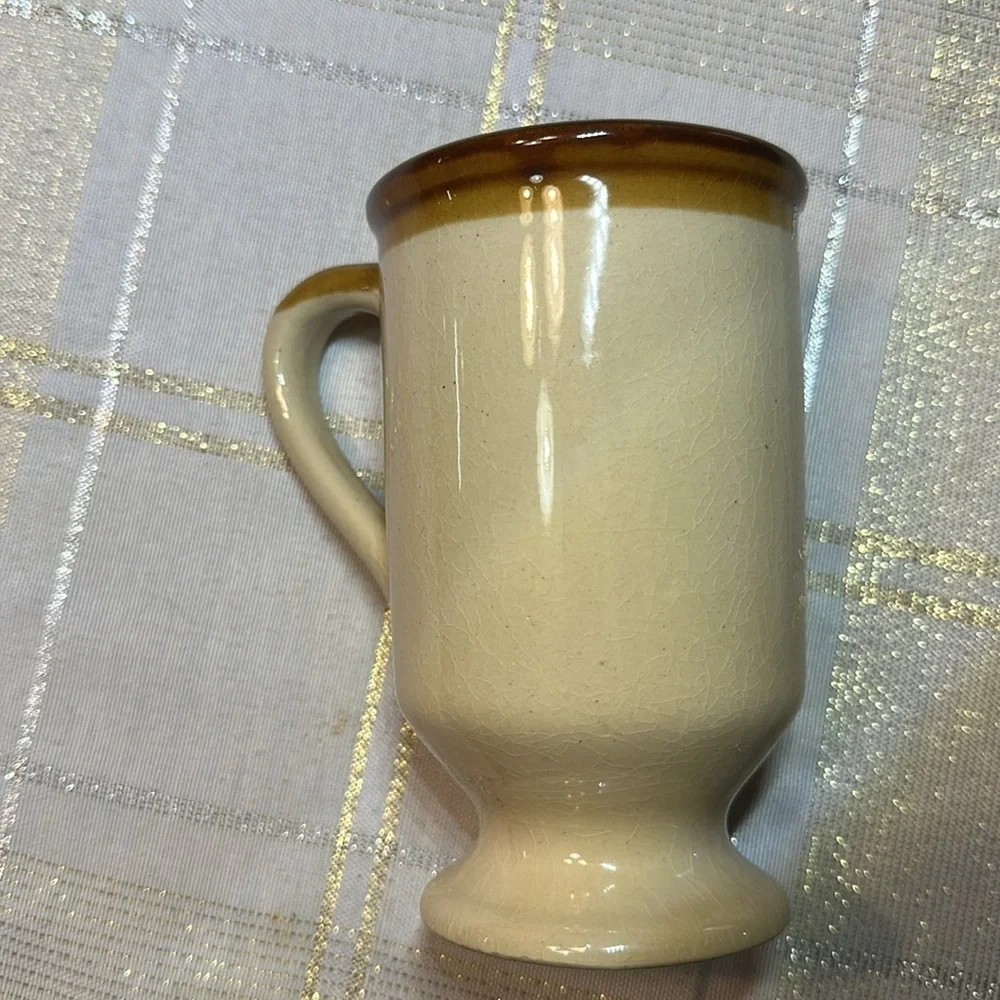 Vintage ceramic souvenir coffee mug with illustration of Montreal Quebec OS
